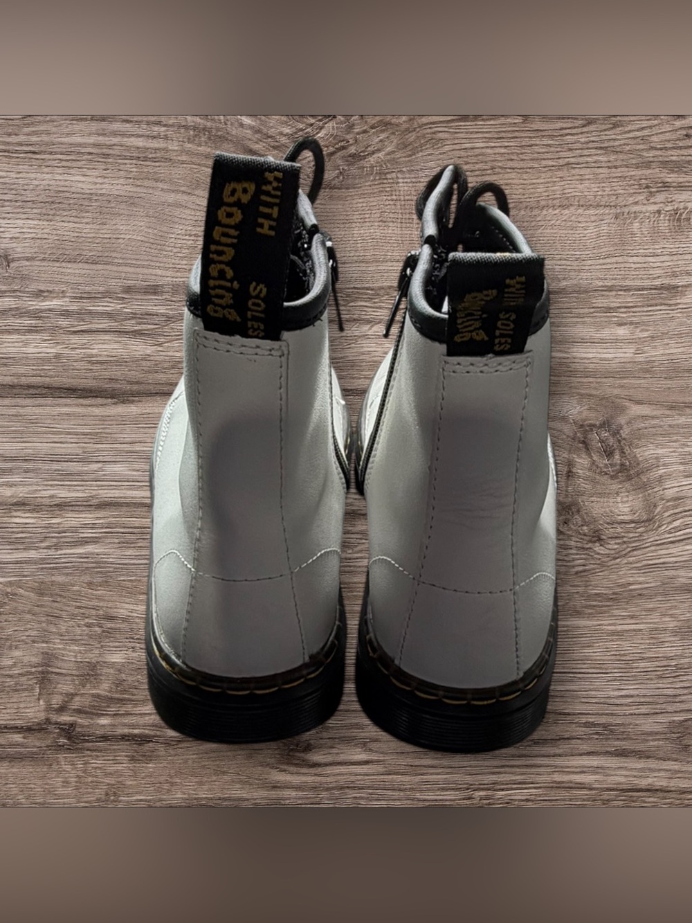 Girls White Dr. Martens Size 4 - Picture 5 of 6